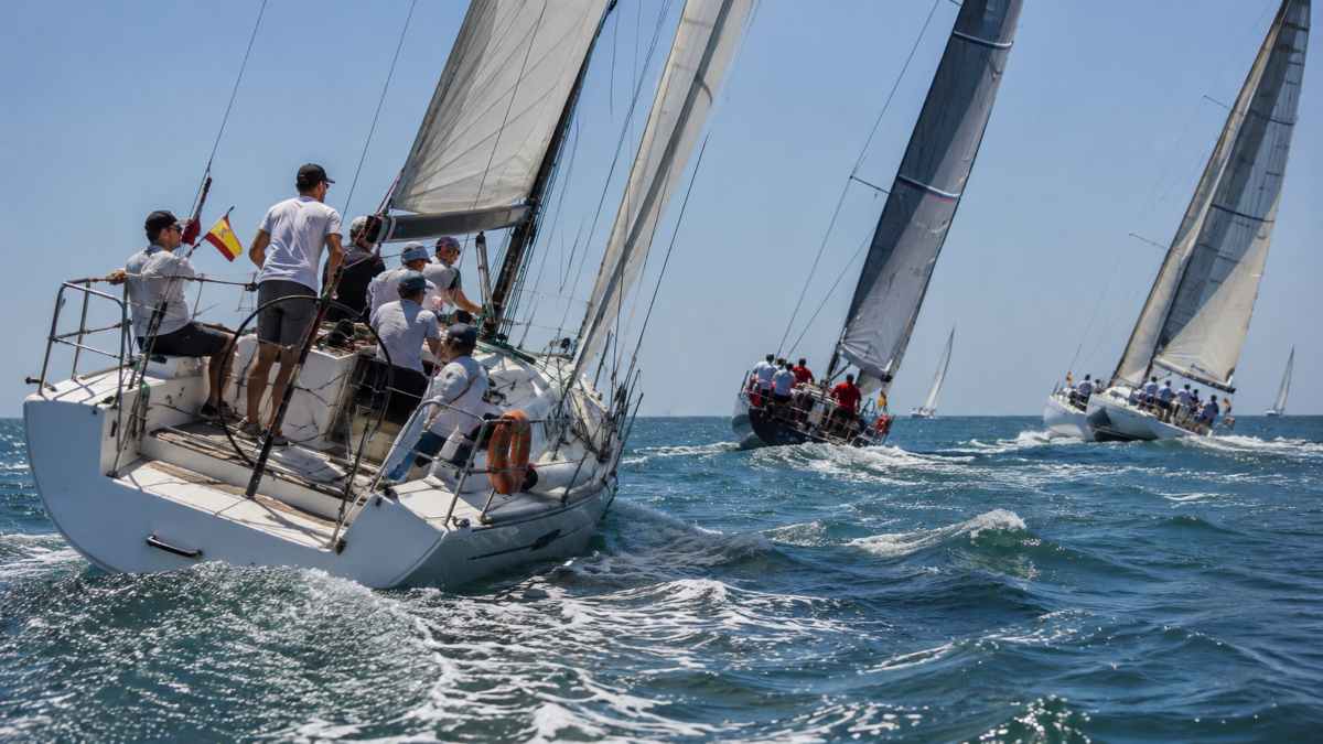 La vela de crucero vuelve a tomar la Bahía de Cádiz